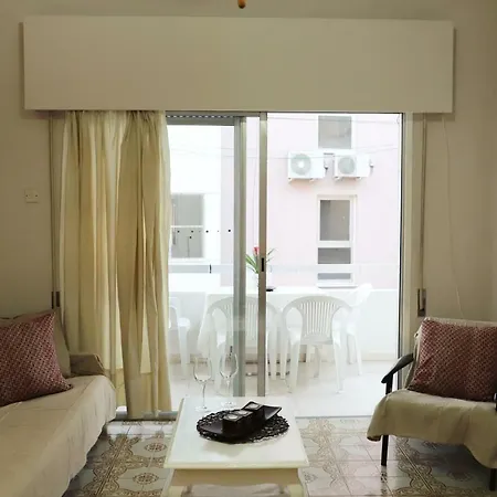 Maria Court 2, 32 Apartment