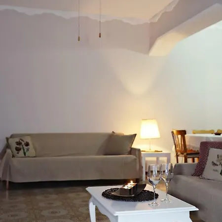 Maria Court 2, 32 Larnaca
